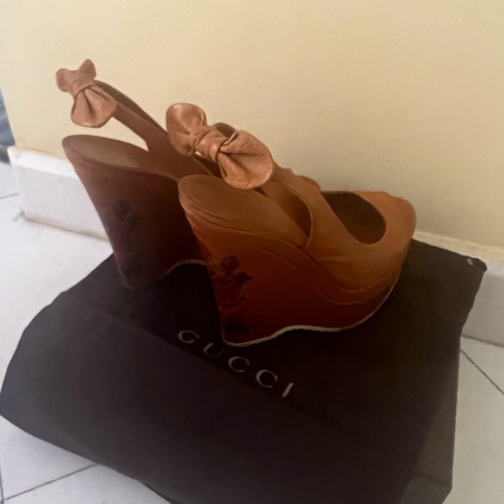 Athletic Gucci shoes - Picture 6 of 8